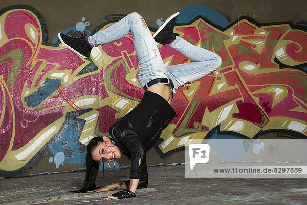 Germany  Stuttgart  Hall of Fame  Hip Hop dancer at airbrush wall