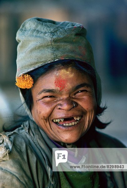 Frau lachen Heiligkeit Hinduismus Nepal Pashupatinath