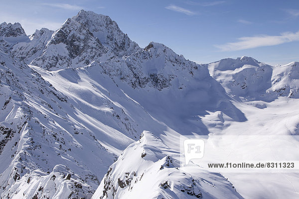 Die verschneiten Sellrainer Berge
