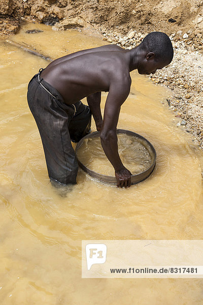 Worker washing gravel at a diamond mine