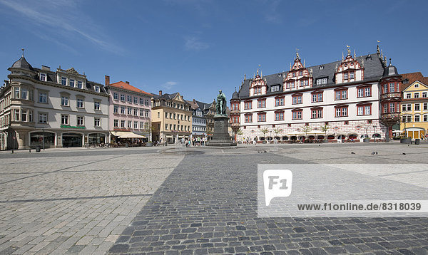 Marketplace with Coburg Stadthaus city hall