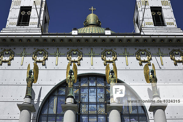 Vier Erzengel am Hauptportal der Spitalkirche St. Leopold am Steinhof  von 1904 bis 1907 nach Entwürfen von Otto Wagner gebaut  bedeutendstes Bauwerk des Wiener Jugendstils