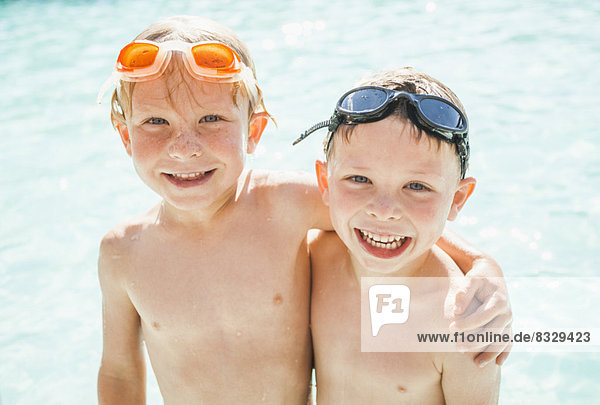 Junge - Person 2 Schwimmbad 5-6 Jahre 5 bis 6 Jahre spielen