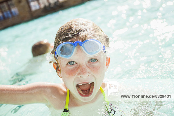 Junge - Person Schwimmbad 5-6 Jahre 5 bis 6 Jahre Mädchen spielen