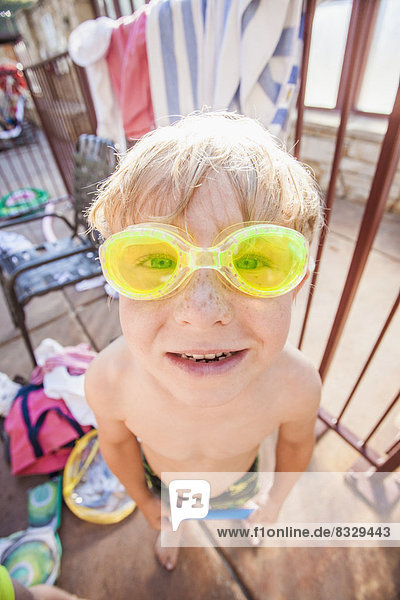 Pose  Junge - Person  Schutzbrille  schwimmen  5-6 Jahre  5 bis 6 Jahre