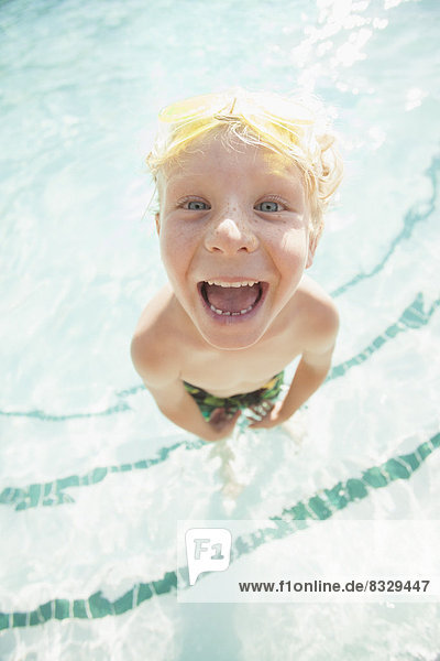 Pose Junge - Person Schwimmbad 5-6 Jahre 5 bis 6 Jahre