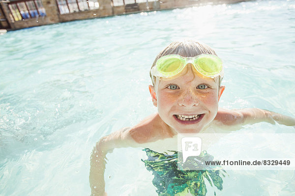 Pose Junge - Person Schwimmbad 5-6 Jahre 5 bis 6 Jahre