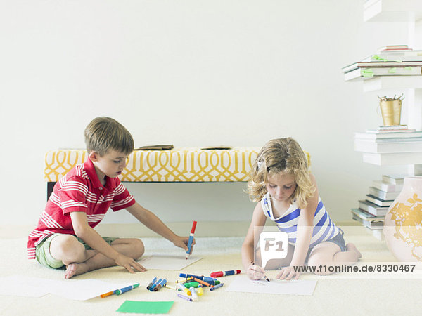 sitzend Boden Fußboden Fußböden Zeichnung 5-9 Jahre 5 bis 9 Jahre