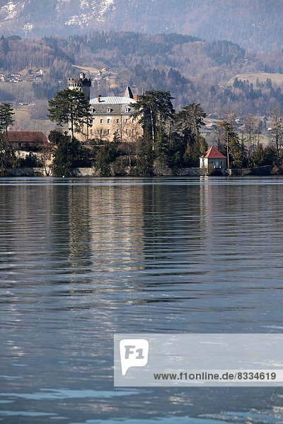 Palast  Schloß  Schlösser  See  Annecy  März