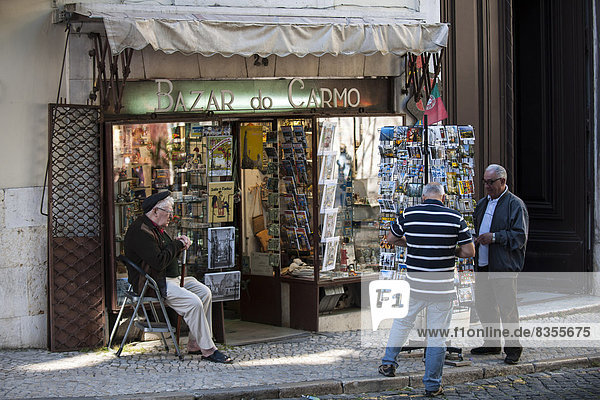 Lissabon Hauptstadt Außenaufnahme Quadrat Quadrate quadratisch quadratisches quadratischer Souvenir Kunde Laden Portugal Straßenverkäufer