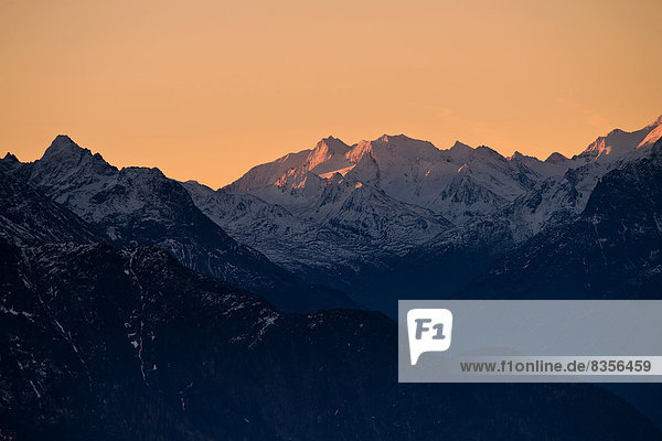 Morgenrot über den Bergen  Ehrwald  Tirol  Österreich