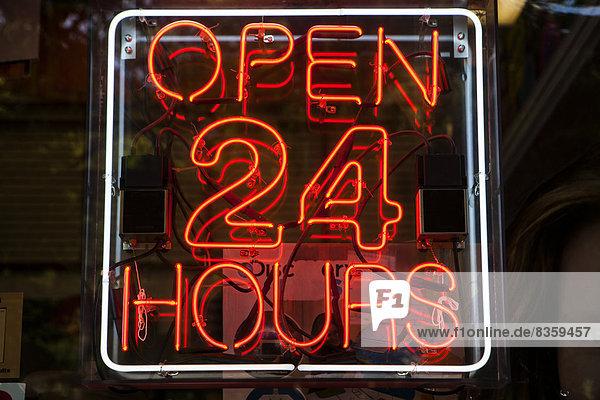 Neonschild 24 Stunden geöffnet