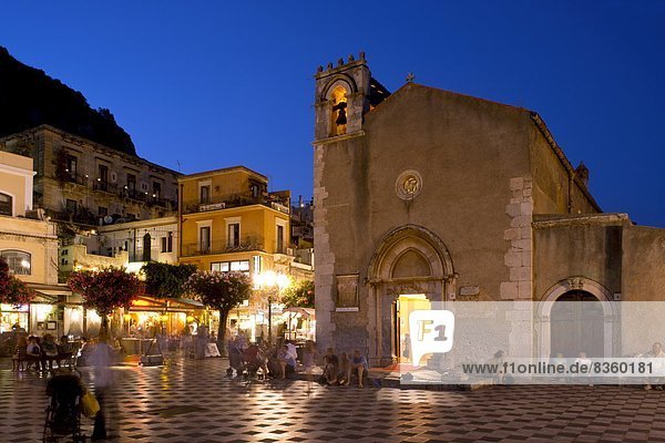 Europa  Kirche  Platz  Abenddämmerung  Italien  Sizilien  Taormina