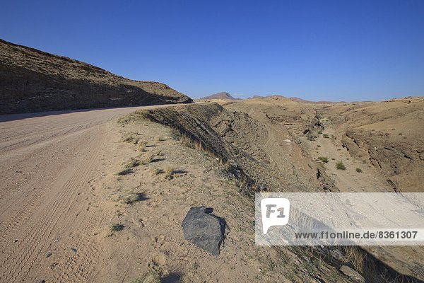 Straße in der Wüste  Namibia  Afrika