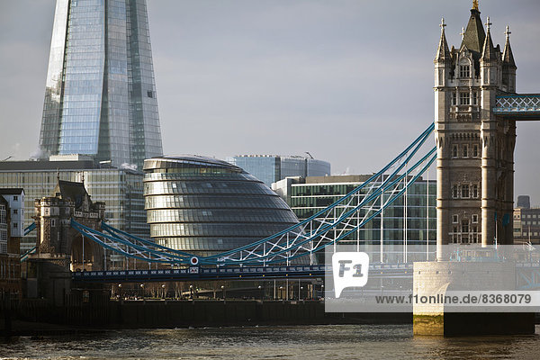 Shard Building mit Tower Bridge London  England  Großbritannien