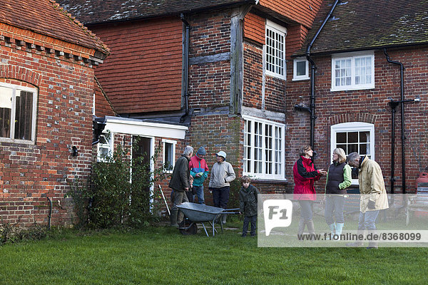 Mensch  Menschen  Großbritannien  Bauernhof  Hof  Höfe  Herbst  Laden  England  Surrey