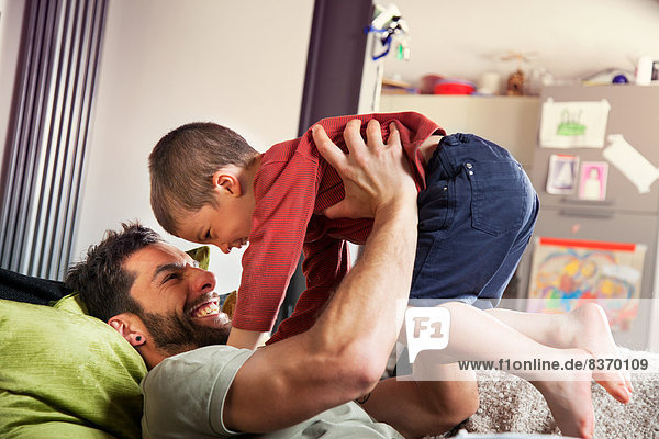 Couch Menschlicher Vater Sohn heben Entspannung