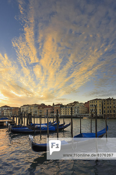 Wasser  Sonnenaufgang  vertäut  Gondel  Gondola  Italien  Venedig