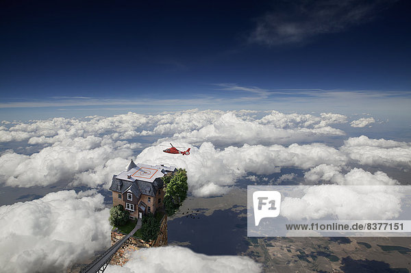 fliegen fliegt fliegend Flug Flüge Wolke Wohnhaus über Hubschrauber Composite