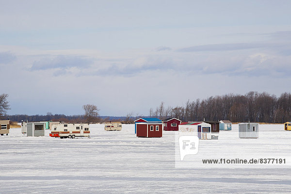 Hütte Eis Fluss angeln Kanada gefroren Quebec
