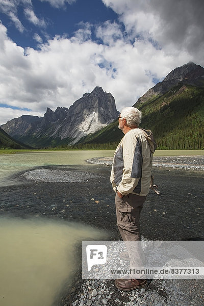 Wasserrand  Mann  See  Gletscher  Kanada  Northwest Territories