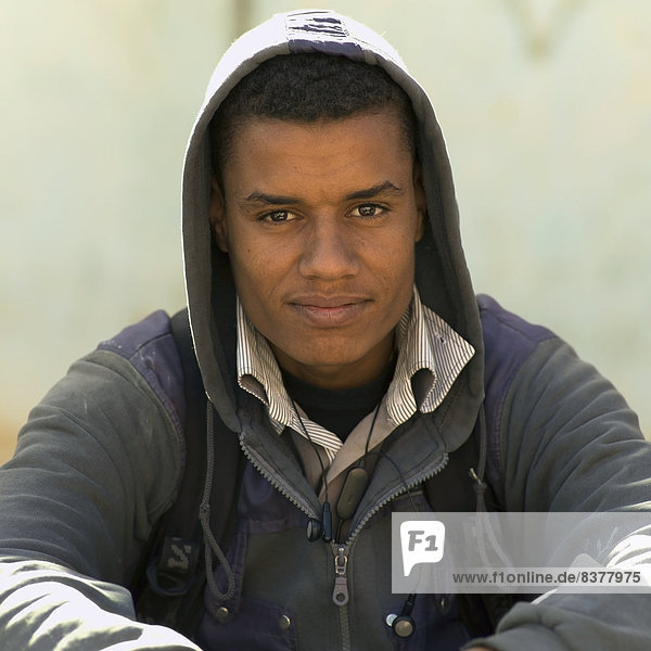 Portrait  Mann  jung  Kleidung  Kapuze  Marokko