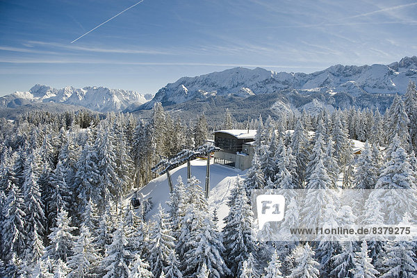 Winter heben Landschaft Gondel Gondola Garmisch Partenkirchen Bayern Deutschland