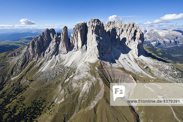 Schroffe und steile Felswände  der Berg Langkofel  Dolomiten  Südtirol  Italien
