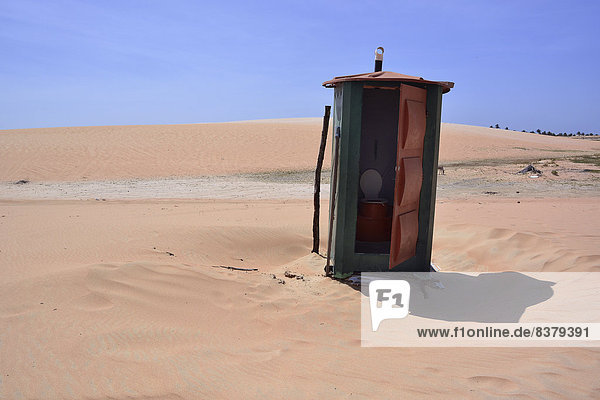 Toilettenhäuschen am Strand  Jijoca de Jericoacoara  Ceará  Brasilien