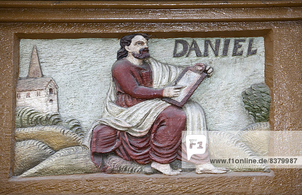 Der Prophet Daniel Holzschnitzerei an der Fassade der Alten Lateinschule Alfeld Alfeld Niedersachsen Deutschland