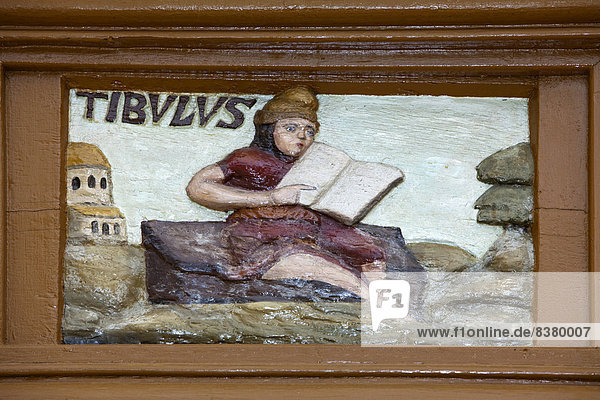 Albius Tibullus  Holzschnitzerei an der Fassade der Alten Lateinschule Alfeld  Alfeld  Niedersachsen  Deutschland