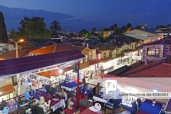 Terrasse eines Restaurants in der Altstadt  Side  Pamphylien  Provinz Antalya  Türkei