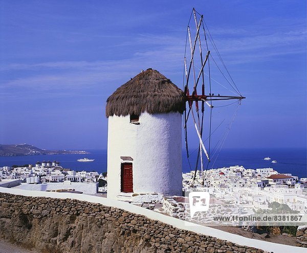Windturbine Windrad Windräder Küste Ansicht Kykladen Griechenland Mykonos