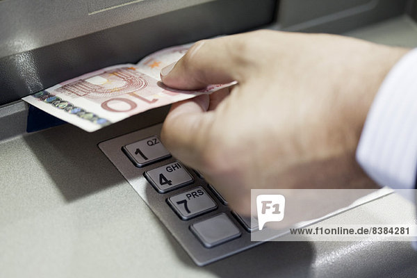 Geld von Geldautomaten abheben