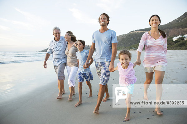 Familienwandern am Strand