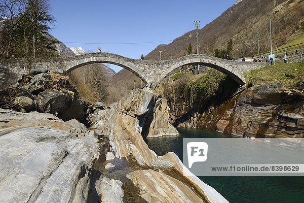 Geschichte Brücke Fluss Lavertezzo Schweiz Verzasca Kanton Tessin