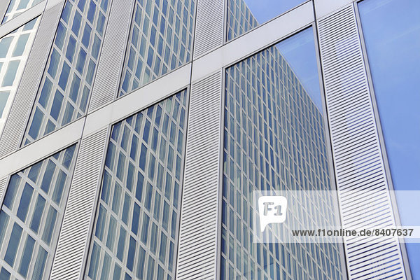 Deutschland Bayern München Teil der Fassade von Highlight Towers