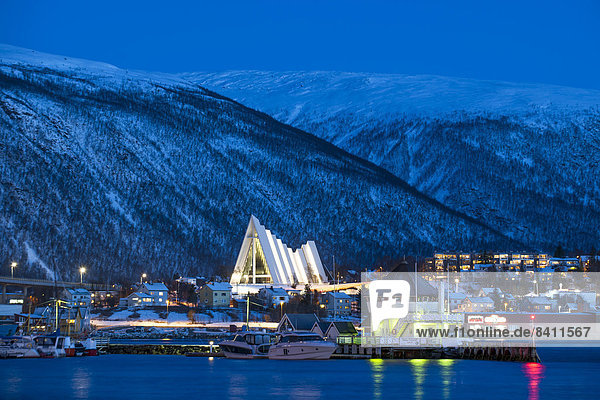 Stadtansicht mit der Eismeerkathedrale Architekt Jan Inge Hovig Tromsø Troms Norwegen