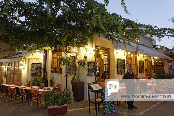 Tavern in the evening  old town  Rhodes  Rhodes  Dodecanese  Greece