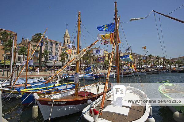 Fischereihafen  Fischerhafen  Außenaufnahme  Hafen  Frankreich  Europa  Tag  Boot  Cote d Azur