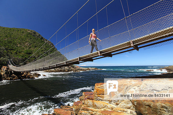 Hängebrücke  Südliches Afrika  Südafrika  Nationalpark  Frau  Afrika