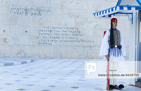 Wachmann am Parlament  Athen  Griechenland  Europa