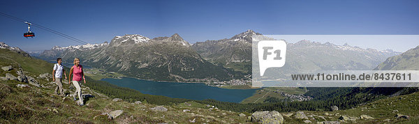Panorama Berg gehen folgen Weg See wandern Wegweiser Kanton Graubünden Wanderweg