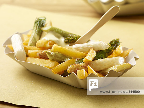 Deep-fried green and white asparagus with French fries