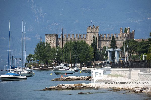 Europa  Palast  Schloß  Schlösser  Italien  Gardasee  Venetien