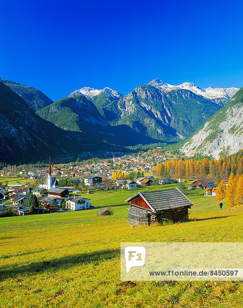 Nassereith im Herbst  Tirol  Österreich