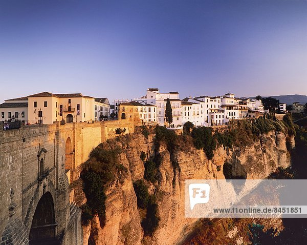 Europa  Ecke  Ecken  Sonnenuntergang  Gebäude  Stadt  Brücke  Andalusien  alt  Provinz Malaga  Ronda  Spanien