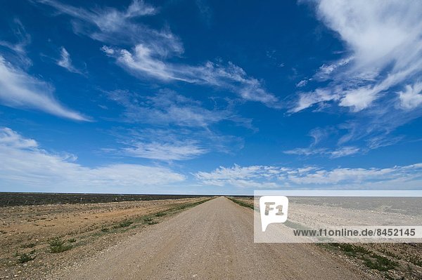 Fernverkehrsstraße  Wüste  Kies  Chile  Patagonien  Südamerika