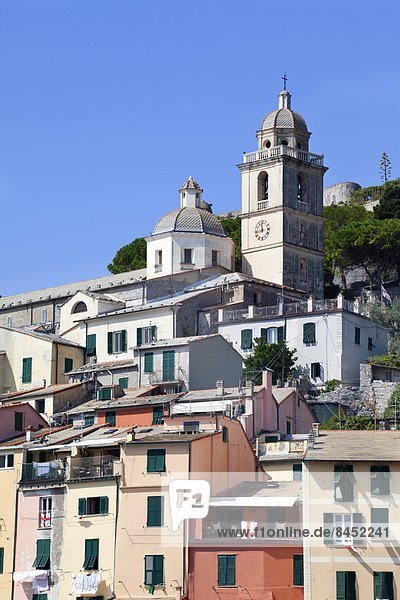 Europa  sitzend  über  Gebäude  bunt  UNESCO-Welterbe  Cinque Terre  Italien  Lawrence  Ligurien  Porto