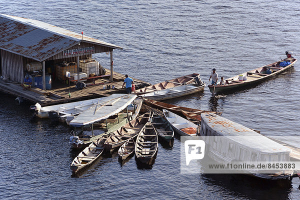 Typical floating house for the Amazon  Tefe  Amazonas Province  Brazil